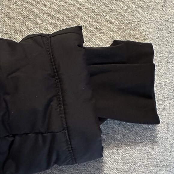 Aritzia Black Puffer Jacket shorty - Picture 7 of 7